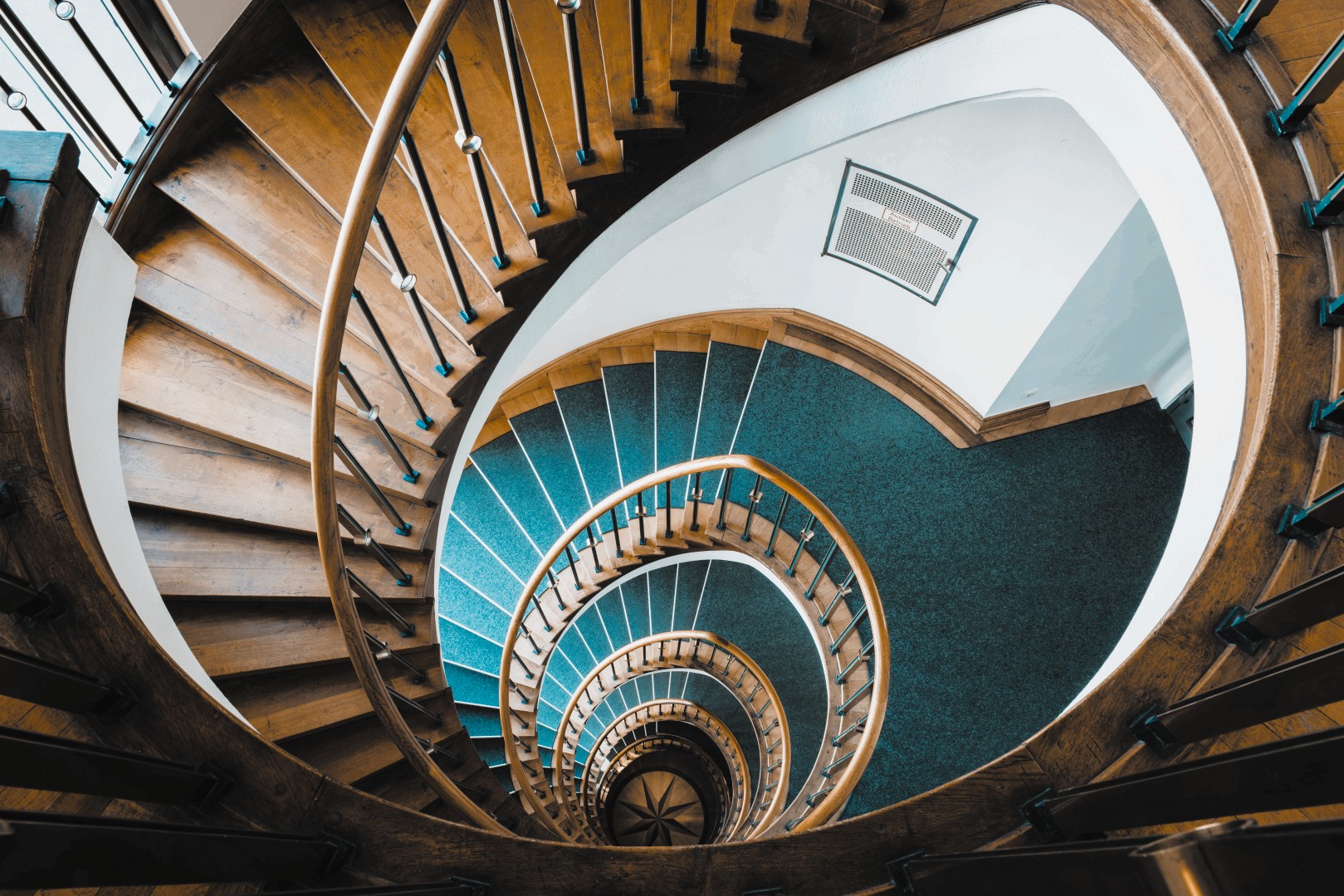 Körperschaftsteuer 2025: Ungarn bietet niedrigste Rate – Hunconsult unterstützt Unternehmer bei Firmengründung